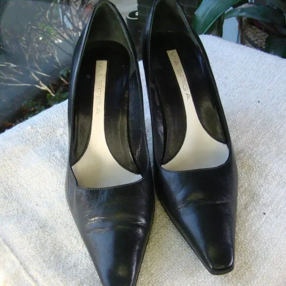 Via Spiga black buttery soft pointy toe heels pumps, S W 8 - Picture 9 of 9